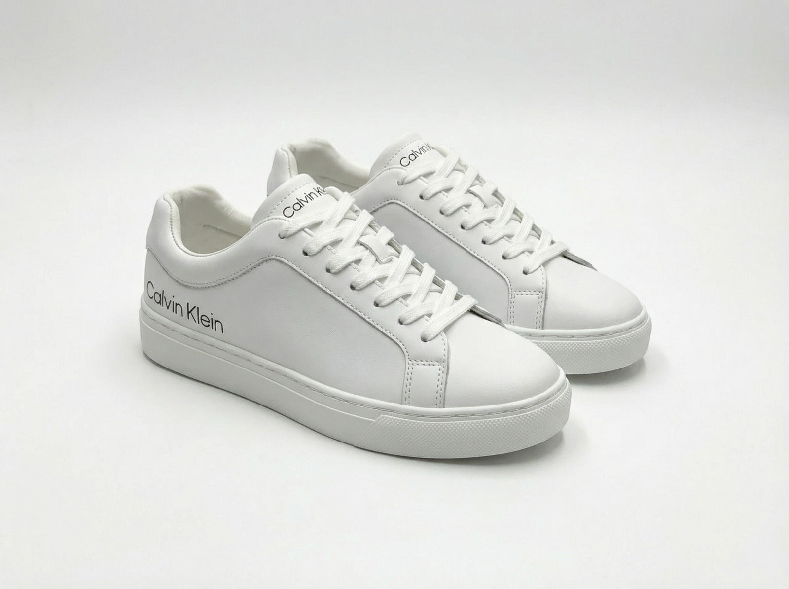 Flat Calvin klein white